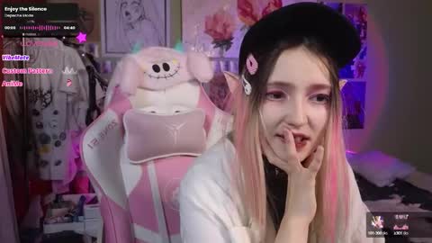 Snapshot of evie_rosen chatting on 02.18.25 Evie online show from 02.18.25