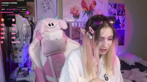 Snapshot of evie_rosen chatting on 02.19.25 Evie online show from 02.19.25