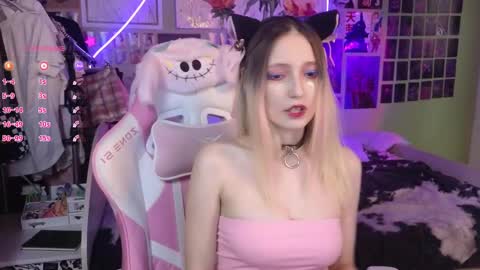 Snapshot of evie_rosen chatting on 02.22.25 Evie online show from 02.22.25