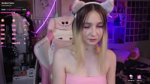 Snapshot of evie_rosen chatting on 03.06.25 Evie online show from 03.06.25