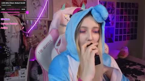 Snapshot of evie_rosen chatting on 03.07.25 Evie online show from 03.07.25