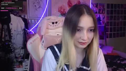 Snapshot of evie_rosen chatting on 03.11.25 Evie online show from 03.11.25