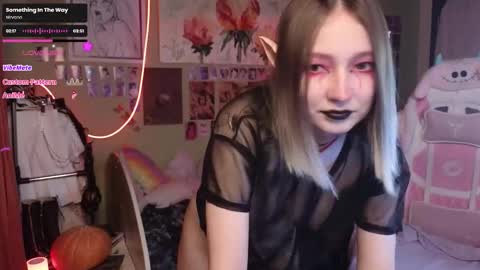 Snapshot of evie_rosen chatting on 10.30.25 Evie online show from 10.30.25