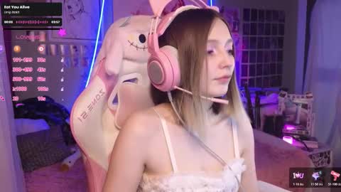 Snapshot of evie_rosen chatting on 11.10.25 Evie online show from 11.10.25