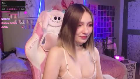 Snapshot of evie_rosen chatting on 11.28.25 Evie online show from 11.28.25