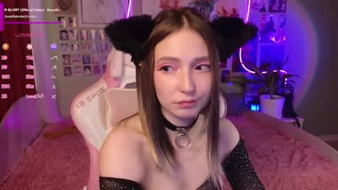 Snapshot of evie_rosen chatting on 05.08.26 Evie online show from 05.08.26