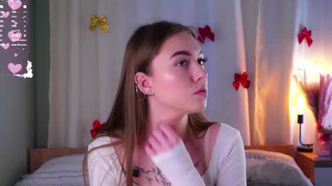 Snapshot of evieconley chatting on 03.08.26 Lilith online show from 03.08.26