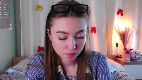 Snapshot of evieconley chatting on 03.11.26 Lilith online show from 03.11.26