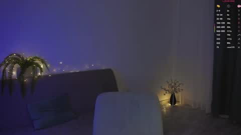 Snapshot of eviesapphire chatting on 11.26.25 Sofia online show from 11.26.25