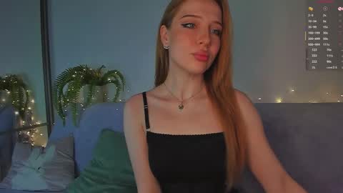 Snapshot of eviesapphire chatting on 12.14.25 Sofia online show from 12.14.25