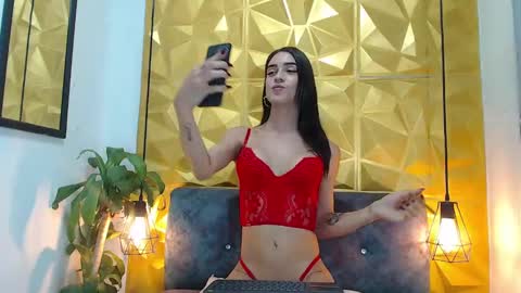 Snapshot of evil_annie chatting on 01.09.25 Annie online show from 01.09.25