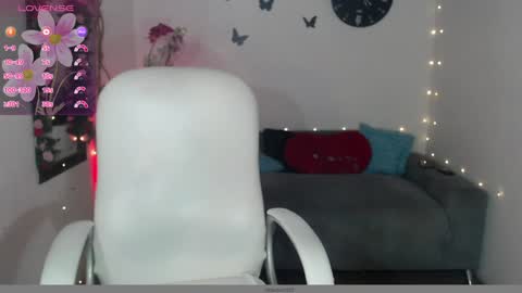 Snapshot of evil_stepmothers chatting on 01.04.25 Pamela online show from 01.04.25