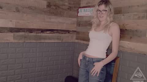 Snapshot of evilvillainess chatting on 12.04.25 Vesper - online show from 12.04.25