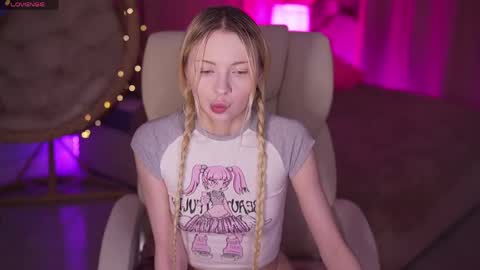 Snapshot of evistarr chatting on 03.22.26 Eva online show from 03.22.26