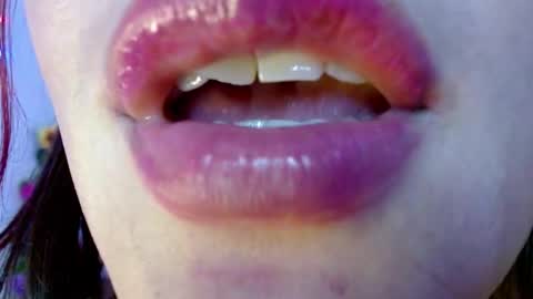 Snapshot of evolethmontenegros chatting on 12.24.24 Evoleth online show from 12.24.24