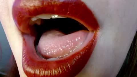 Snapshot of evolethmontenegros chatting on 12.28.24 Evoleth online show from 12.28.24