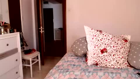 Snapshot of evolett chatting on 06.25.26 ONLYFANS There are legends that in this room all your wishes can come true Private is Open online show from 06.25.26