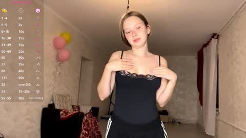 Snapshot of evonnesilvestre chatting on 09.21.25 Eva online show from 09.21.25