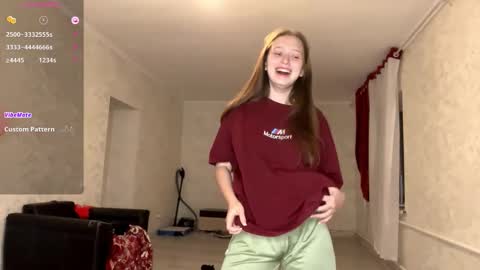 Snapshot of evonnesilvestre chatting on 09.22.25 Eva online show from 09.22.25