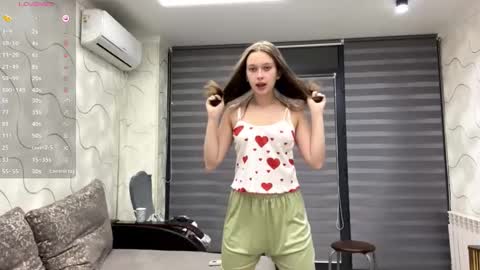 Snapshot of evonnesilvestre chatting on 10.10.25 Eva online show from 10.10.25