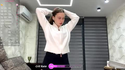 Snapshot of evonnesilvestre chatting on 10.14.25 Eva online show from 10.14.25