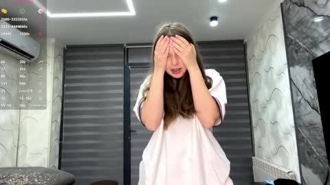 Snapshot of evonnesilvestre chatting on 10.26.25 Eva online show from 10.26.25