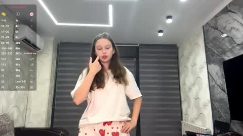 Snapshot of evonnesilvestre chatting on 11.01.25 Eva online show from 11.01.25