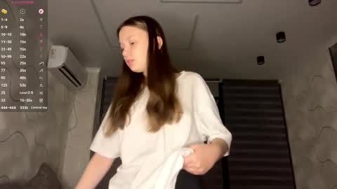 Snapshot of evonnesilvestre chatting on 11.14.25 Eva online show from 11.14.25