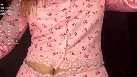 Snapshot of evonnesilvestre chatting on 11.29.25 Eva online show from 11.29.25