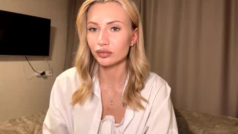 Snapshot of evonphernetton chatting on 03.21.26 Amelia online show from 03.21.26