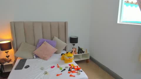 evvaa_moon online show from 10.04.25