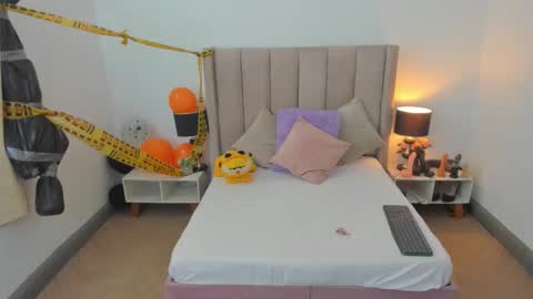 evvaa_moon online show from 10.08.25