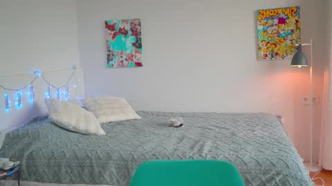 ewelynscott online show from 10.15.25