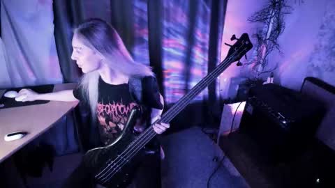 Snapshot of exorty chatting on 09.20.25 my real name is Irene but Exo is oke too online show from 09.20.25