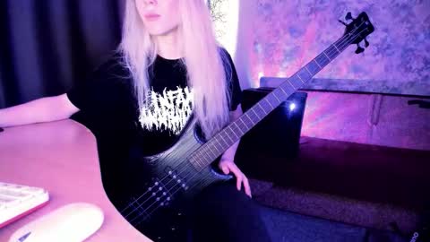 Snapshot of exorty chatting on 09.30.25 my real name is Irene but Exo is oke too online show from 09.30.25