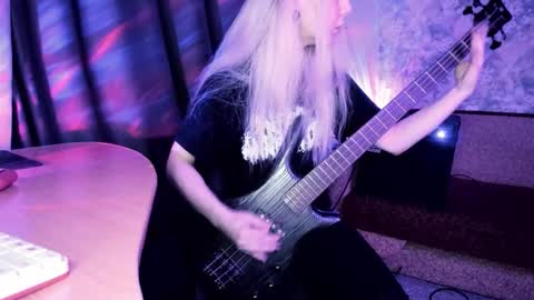 Snapshot of exorty chatting on 10.20.25 my real name is Irene but Exo is oke too online show from 10.20.25