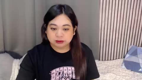 Snapshot of exoticpinayx chatting on 09.21.25 SHANTAL MARIE online show from 09.21.25