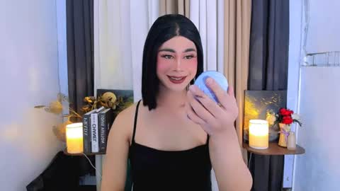 Snapshot of expensive_elise chatting on 07.14.26 expensive_elise online show from 07.14.26