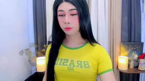 Snapshot of expensive_elise chatting on 07.28.26 expensive_elise online show from 07.28.26