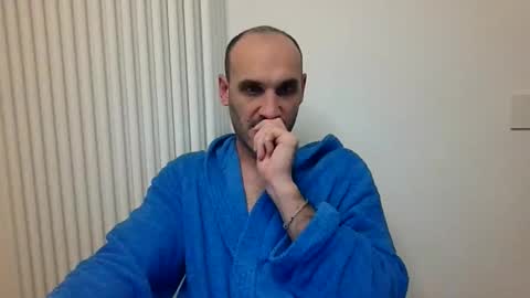 Snapshot of extr0 chatting on 11.28.25 Extro online show from 11.28.25