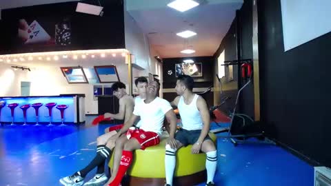 extrangers online show from 02.14.25