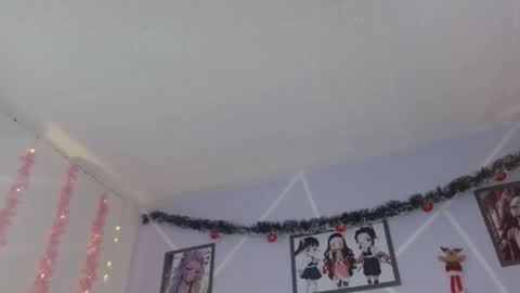 Snapshot of eyes_moonn chatting on 12.01.25 eyes_moonn online show from 12.01.25