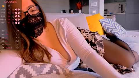 Snapshot of eyescomet chatting on 10.13.25 Im sensual so I act on the situation online show from 10.13.25