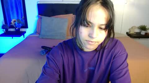 Snapshot of eymmy_24 chatting on 09.18.25 eymmy_24 online show from 09.18.25