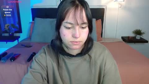 Snapshot of eymmy_24 chatting on 09.19.25 eymmy_24 online show from 09.19.25