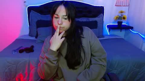 Snapshot of eymmy_24 chatting on 09.23.25 eymmy_24 online show from 09.23.25