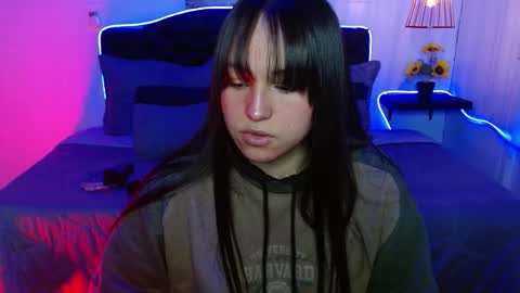 Snapshot of eymmy_24 chatting on 09.25.25 eymmy_24 online show from 09.25.25