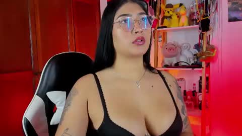 Snapshot of eymy_hadid_ chatting on 07.30.26 Emily online show from 07.30.26
