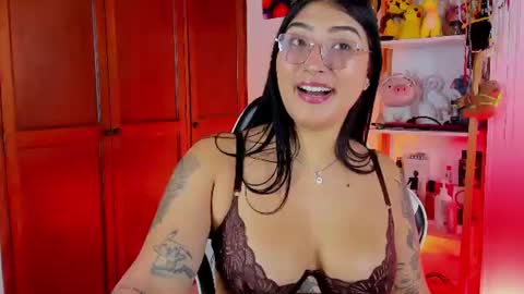 Snapshot of eymy_hadid_ chatting on 07.31.26 Emily online show from 07.31.26