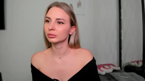 Snapshot of f1oraa chatting on 02.02.25 if you dont have fansly account yet use this link to registration online show from 02.02.25